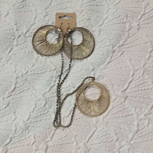 Chic Vintage Gold Colored Wire Hoop Earrings And Necklace Set
